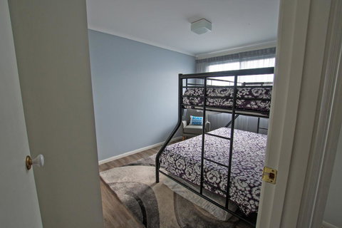 Stunning Waterfront Only 10 Minutes To Phillip Island - FREE EV UNIT 7kW For Electric Cars - Pet Friendly, Fireplace FREE WIFI Wine & Chocolates - Accommodation Directory 18