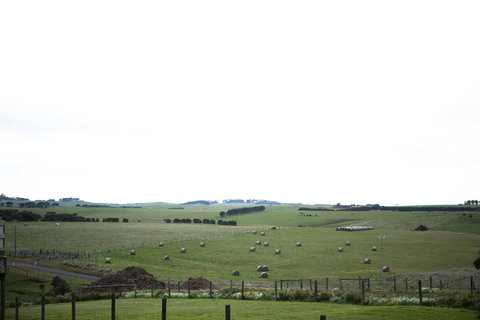 Stunning Waterfront Only 10 Minutes To Phillip Island - FREE EV UNIT 7kW For Electric Cars - Pet Friendly, Fireplace FREE WIFI Wine & Chocolates - Accommodation Directory 10