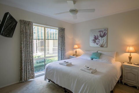 The Birch House - Silver Birches Luxury Accommodation Bright - Accommodation Directory 0