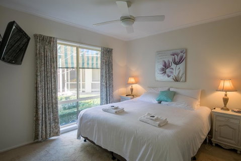 The Birch House - Silver Birches Luxury Accommodation Bright - Accommodation Directory 0