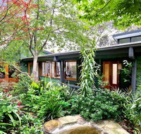 The Black Cockatoo - Secret Garden Mountains Home - Accommodation Directory