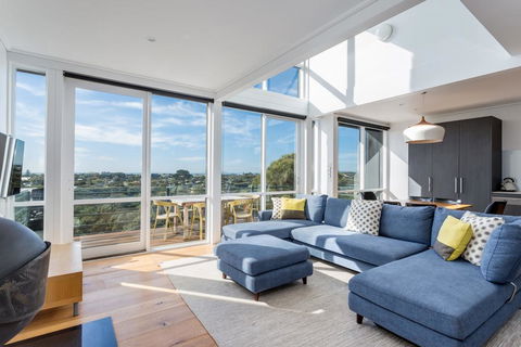 The Blairgowrie Glasshouse: 360 Views - Accommodation Directory 0