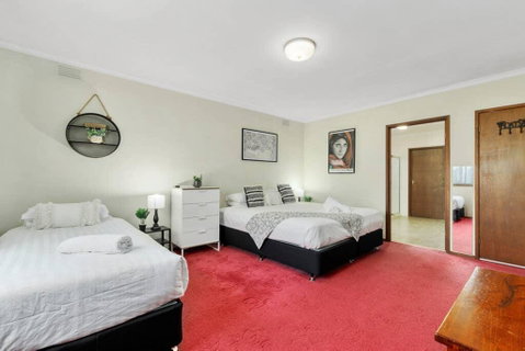 The Calzburg Guest Home - Accommodation Directory 1