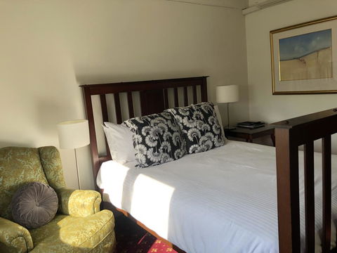 The Corner Hotel Alexandra - Accommodation Directory 2