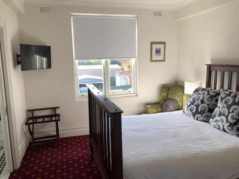 The Corner Hotel Alexandra - Accommodation Directory 1