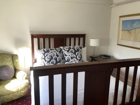 The Corner Hotel Alexandra - Accommodation Directory 3