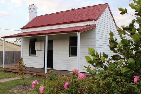 The Cottage - Accommodation Directory 3