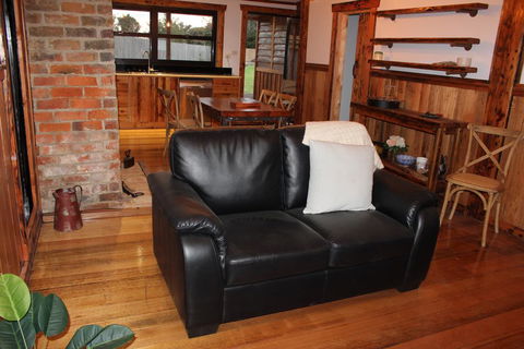 The Cottage - Accommodation Directory 2