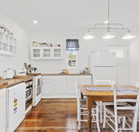 The Cottage on Lamington - Accommodation Directory