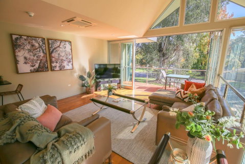 The Glass Pinnacle - Accommodation Directory 1