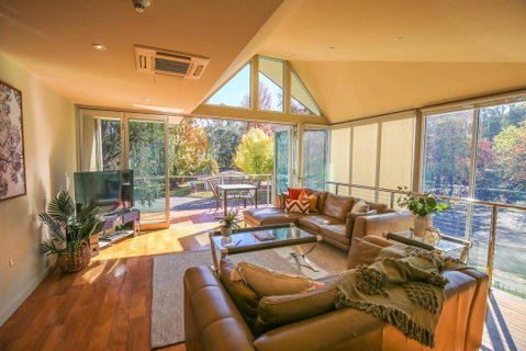 The Glass Pinnacle - Accommodation Directory 2