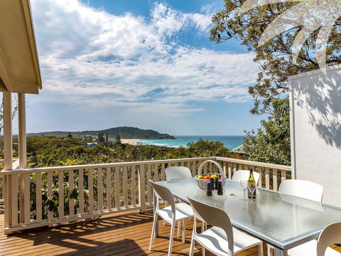 The Headland House - Accommodation Directory 0