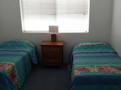 The Headlands 10 - 2 BDRM Apt Across From Alex Beach - Accommodation Directory 1