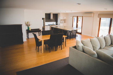 The Hicks - Accommodation Directory 2