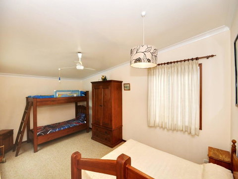 The Lakes Cottage - Accommodation Directory 3