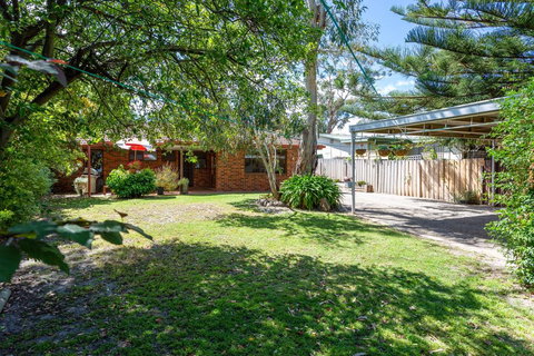 The Leisure House - Accommodation Directory 2