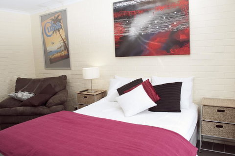 The Mews Motel - Accommodation Directory 3