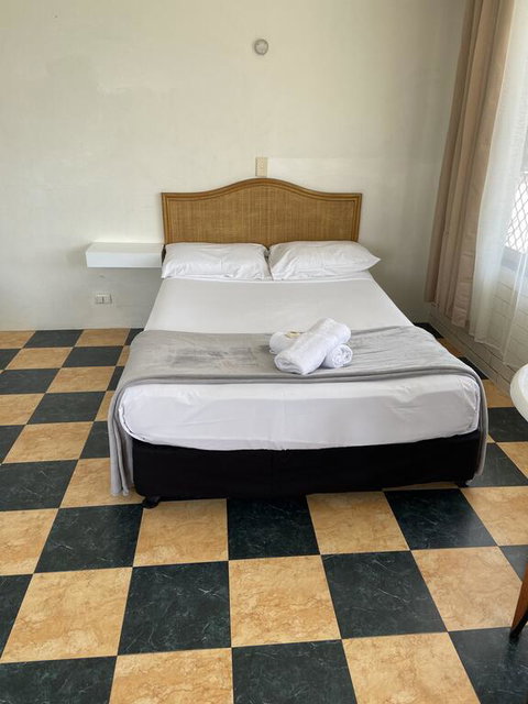 THE QUEENSLANDER MOTEL - Accommodation Directory 2