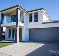 The Races Complex - Accommodation Directory