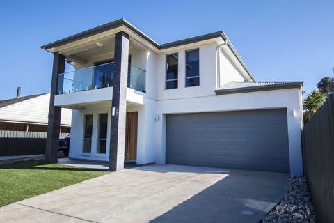 The Races Complex - Accommodation Directory 0