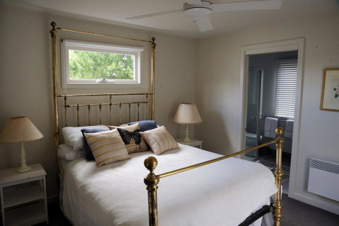 The Red Feather Inn - Accommodation Directory 0