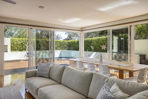 The Sanctuary: Stunning. Hot Tub Spa + Linen - Accommodation Directory 3