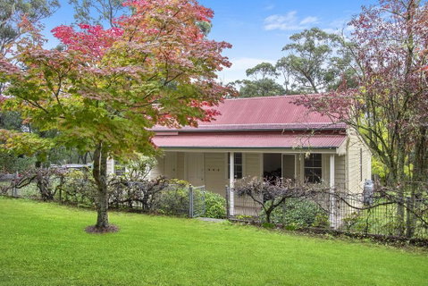 THE TEACHERS COTTAGE - Accommodation Directory 3