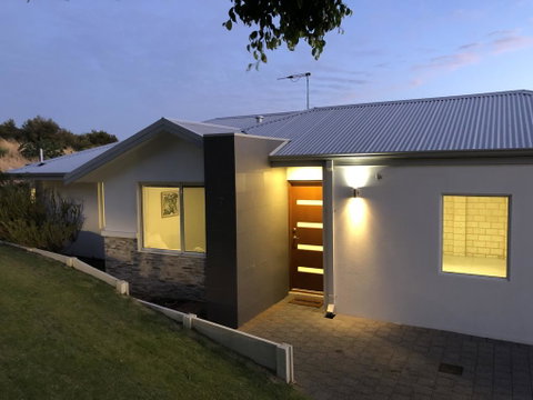 Three Bedroom, Two Bathroom Family Home - Accommodation Directory 0