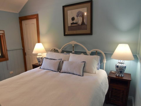 Tiffany's Country Cottages - Accommodation Directory 0