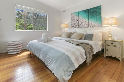 To The Beach - Accommodation Directory 2