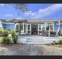 Toot Toot  50s Classic Beach House with Bungalow - Accommodation Directory
