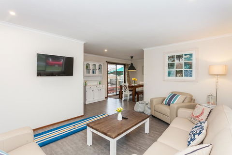 Torquay Retreats Aus- TwentyTwo Pride - Accommodation Directory 2