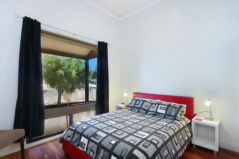 Townhouse 3 - Accommodation Directory 2