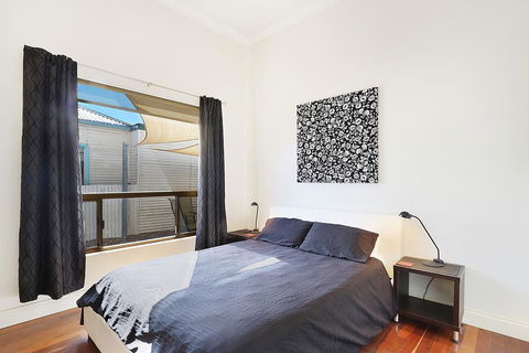 Townhouse 3 - Accommodation Directory 3