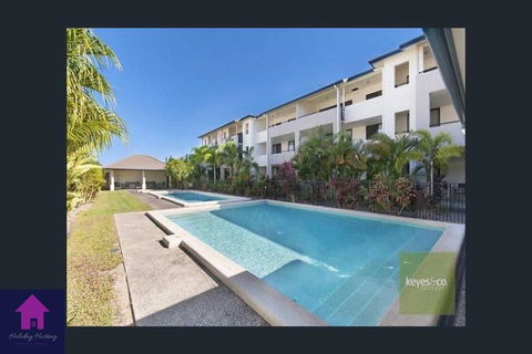Townsville Luxury Spacious Apt 3 BR-2BTH Pools - Accommodation Directory 3