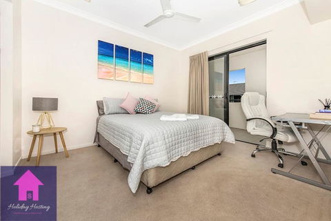 Townsville Luxury Spacious Apt 3 BR-2BTH Pools - Accommodation Directory 2