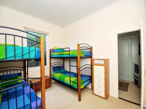 Traditional Three Bedroom Home With Water Views - Accommodation Directory 1