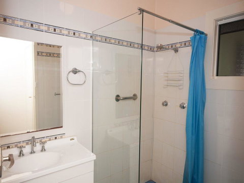 Traditional Three Bedroom Home With Water Views - Accommodation Directory 2