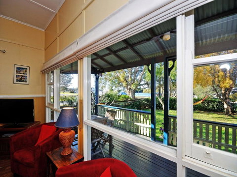 Traditional Three Bedroom Home With Water Views - Accommodation Directory 0