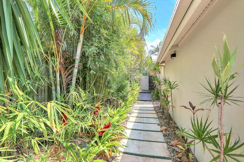 Tropical Oasis - Accommodation Directory 2