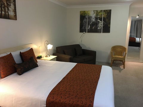 Tuckerbox Motor Inn - Accommodation Directory 0