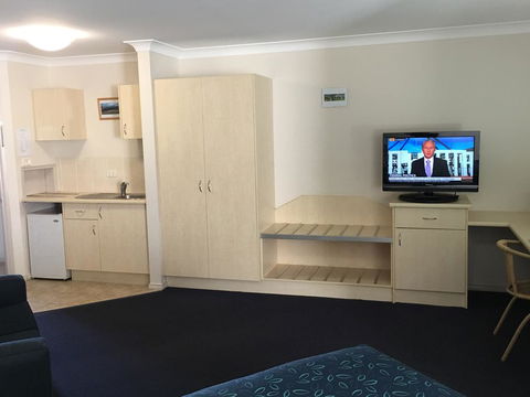 Tuckerbox Motor Inn - Accommodation Directory 2