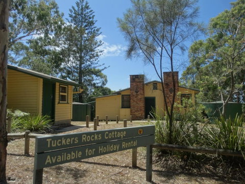 Tuckers Rocks Cottage - Accommodation Directory 1