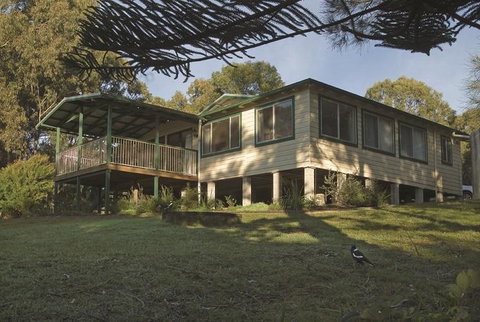 Tuckers Rocks Cottage - Accommodation Directory 0