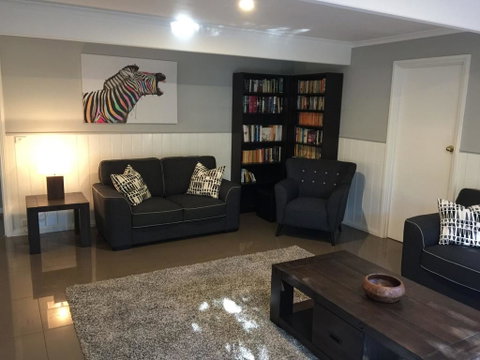 Tudor House - Large Family Home - Accommodation Directory 2