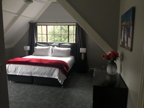 Tudor House - Large Family Home - Accommodation Directory 0