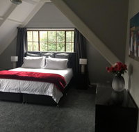 Tudor House - Large Family Home - Accommodation Directory
