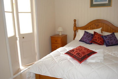 Twisted Gum Vineyard Cottage - Accommodation Directory 2