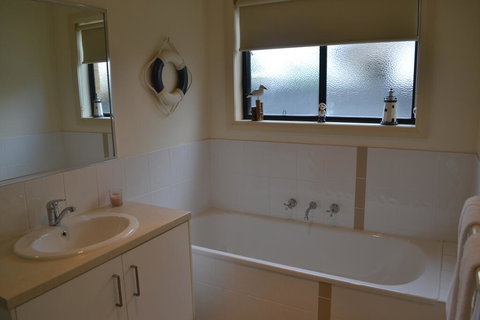 Ulmara Unit 1 - Accommodation Directory 2