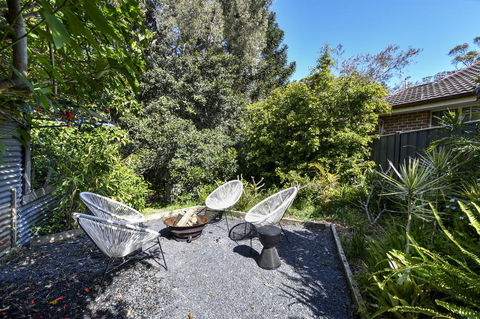 UMINA BEACH KOKOMO- Walk To The Beach, FAMILY And PET FRIENDLY Set Of 3 Vintage Original Holiday Flats & Vintage Caravan And Bat - Accommodation Directory 3